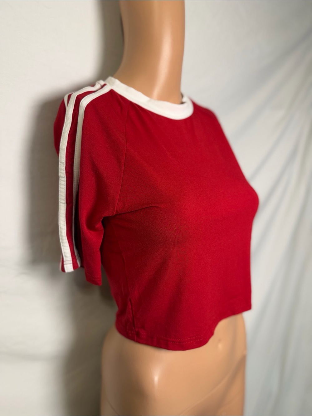 superdown Elisabeth Tee in Red white stripe crop top sporty - Picture 5 of 6